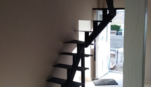 Escalier metal limon central avce 2 quart tournants à Brunelles (28)