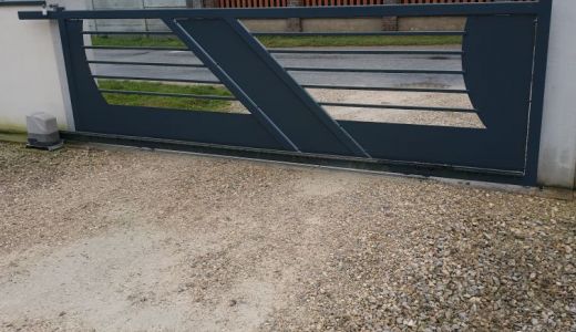 Portail en acier avec peinture thermolaquée à Vieuvicq (28)