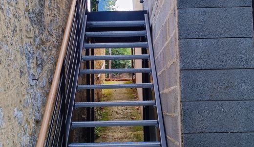 Escalier extérieur avec 2 limons et marches galvanisé à CHASSANT (28)